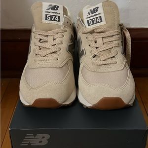 NEW BALANCE 574: SIZE: 7.5 Brand New